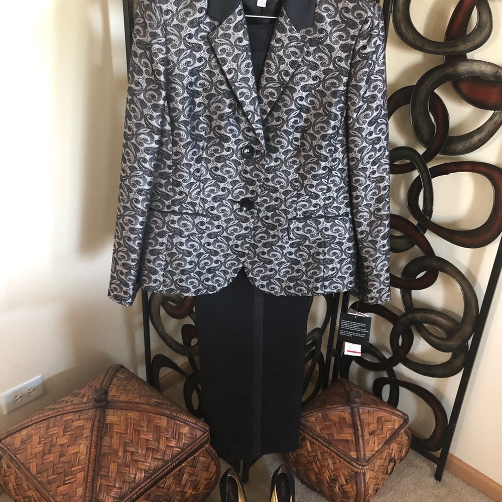 Dress pants suit